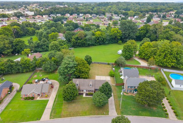 287 Ardmoor Dr, Clarksville, TN 37043