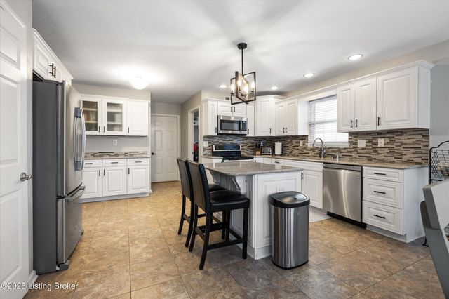 11404 Cassidy Ln, Louisville, KY 40229