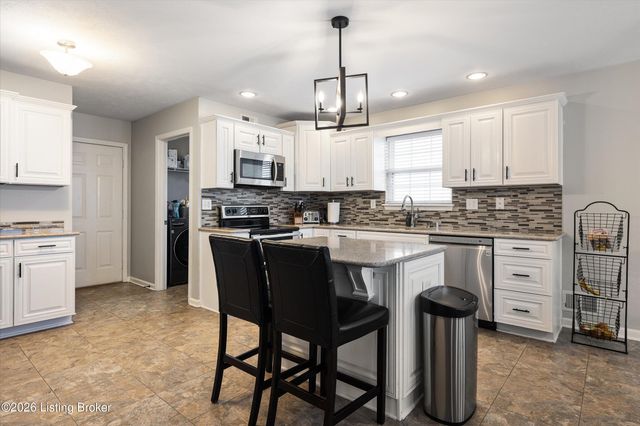 11404 Cassidy Ln, Louisville, KY 40229