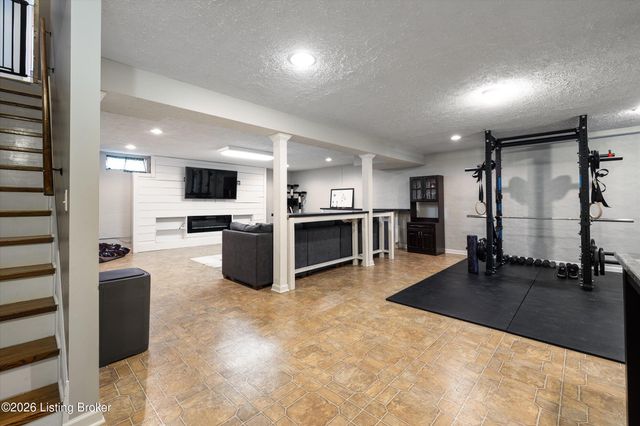 11404 Cassidy Ln, Louisville, KY 40229