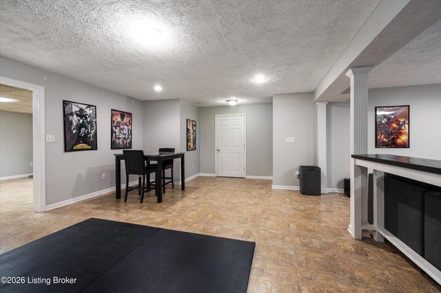 11404 Cassidy Ln, Louisville, KY 40229