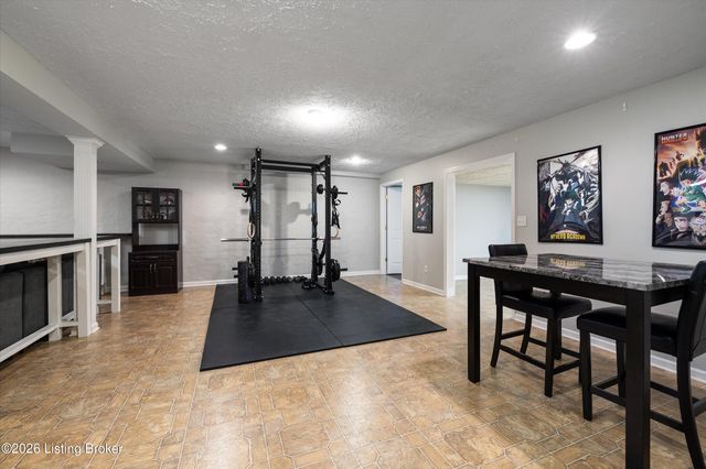 11404 Cassidy Ln, Louisville, KY 40229