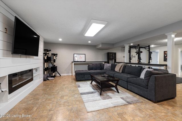 11404 Cassidy Ln, Louisville, KY 40229