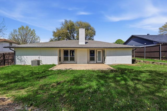 2211 Sierra Drive, Grapevine, TX 76051