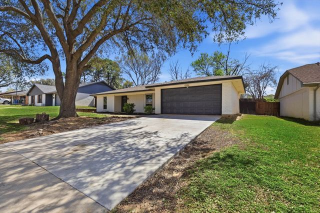 2211 Sierra Drive, Grapevine, TX 76051