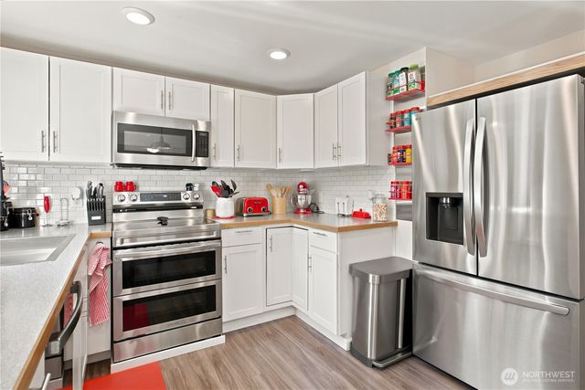 28504 23rd Avenue S, Federal Way, WA 98003