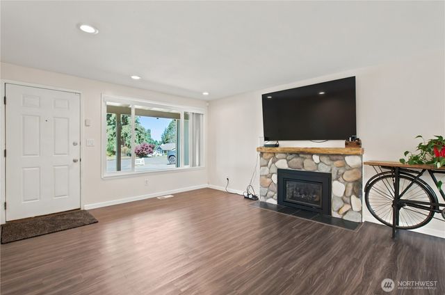 28504 23rd Avenue S, Federal Way, WA 98003