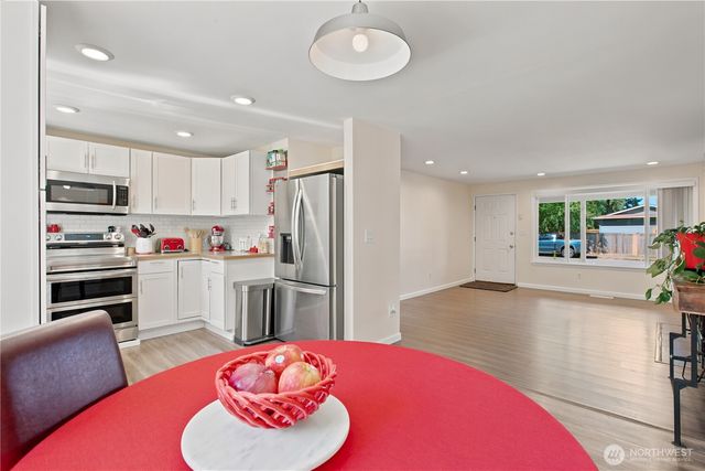 28504 23rd Avenue S, Federal Way, WA 98003