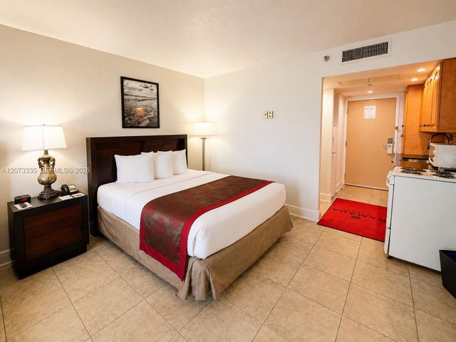 19201 Collins Avenue 828, Sunny Isles Beach, FL 33160