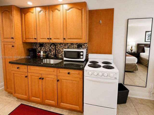 19201 Collins Avenue 828, Sunny Isles Beach, FL 33160
