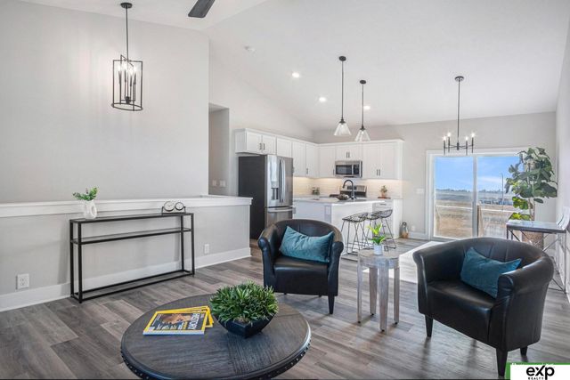 6915 Port Royal Drive, Papillion, NE 68046