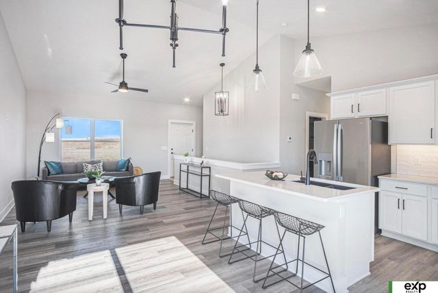 6915 Port Royal Drive, Papillion, NE 68046