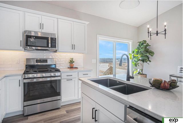 6915 Port Royal Drive, Papillion, NE 68046