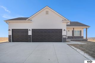 6915 Port Royal Drive, Papillion, NE 68046