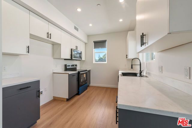 8730 Etiwanda Avenue, Northridge (los Angeles), CA 91325