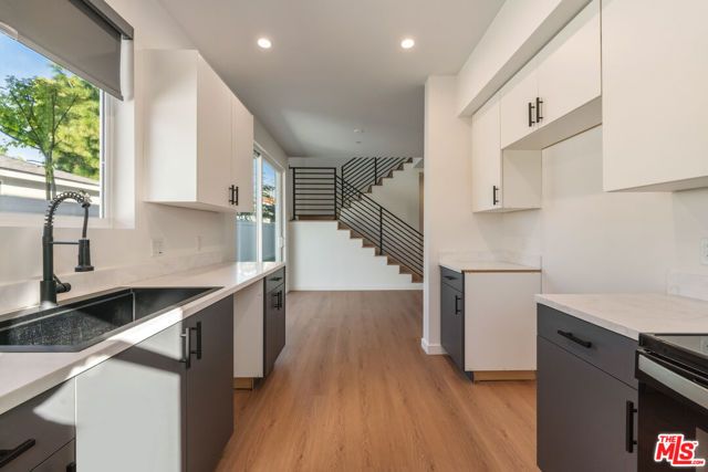 8730 Etiwanda Avenue, Northridge (los Angeles), CA 91325