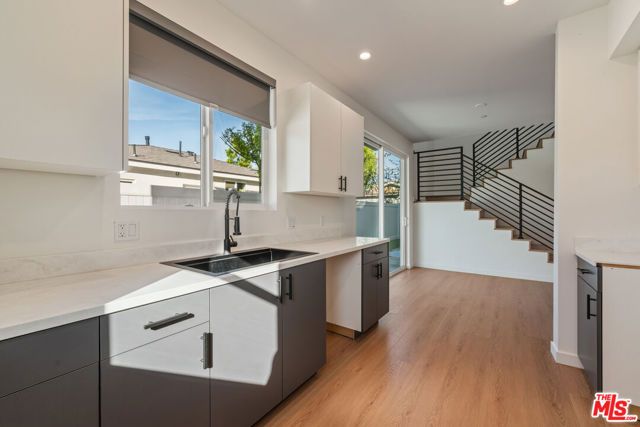 8730 Etiwanda Avenue, Northridge (los Angeles), CA 91325