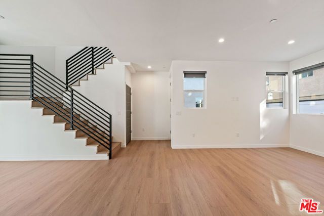 8730 Etiwanda Avenue, Northridge (los Angeles), CA 91325