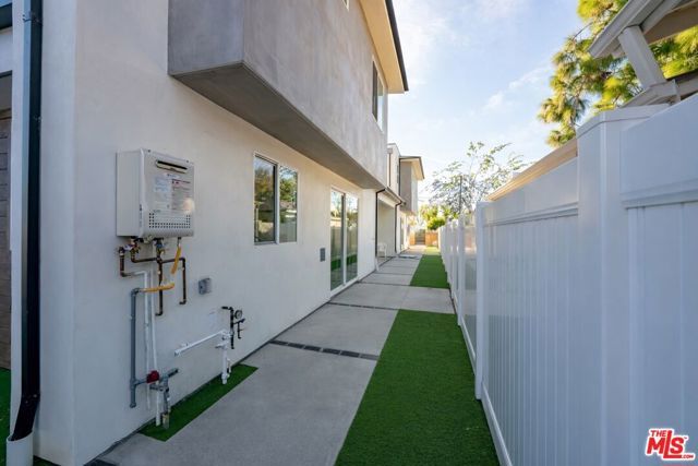 8730 Etiwanda Avenue, Northridge (los Angeles), CA 91325