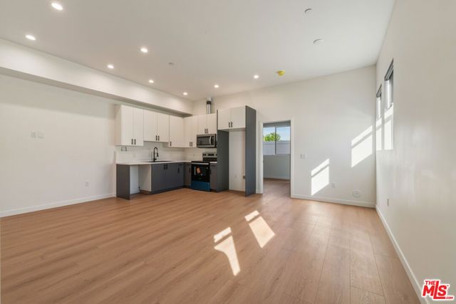 8730 Etiwanda Avenue, Northridge (los Angeles), CA 91325