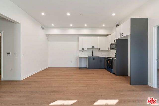 8730 Etiwanda Avenue, Northridge (los Angeles), CA 91325