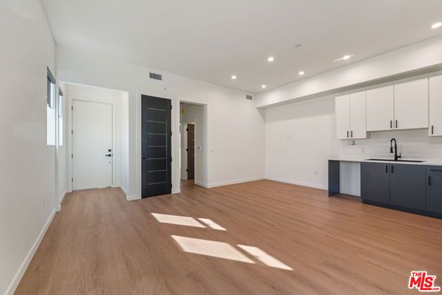 8730 Etiwanda Avenue, Northridge (los Angeles), CA 91325