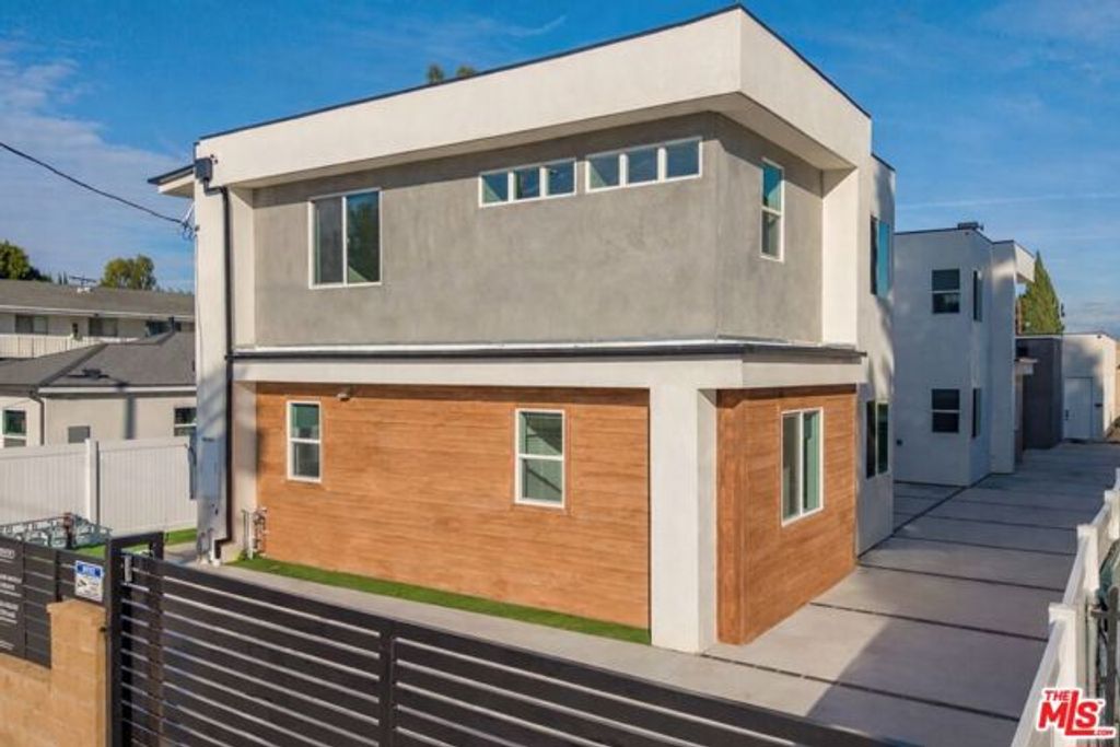 8730 Etiwanda Avenue, Northridge (los Angeles), CA 91325