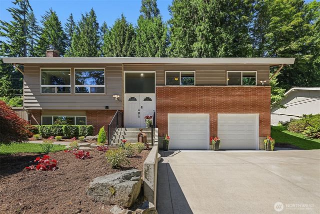 525 Mount Everest Lane SW, Issaquah, WA 98027