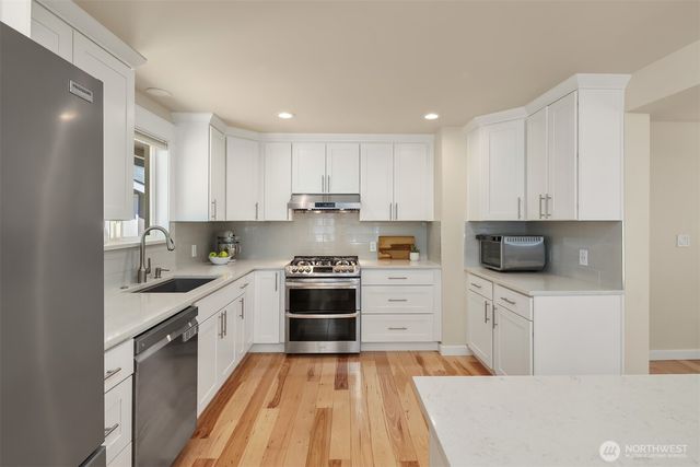 525 Mount Everest Lane SW, Issaquah, WA 98027