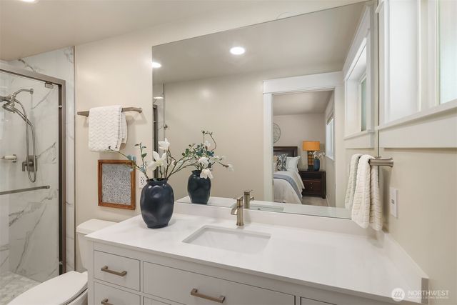 525 Mount Everest Lane SW, Issaquah, WA 98027