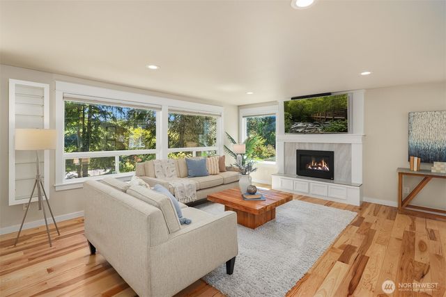 525 Mount Everest Lane SW, Issaquah, WA 98027