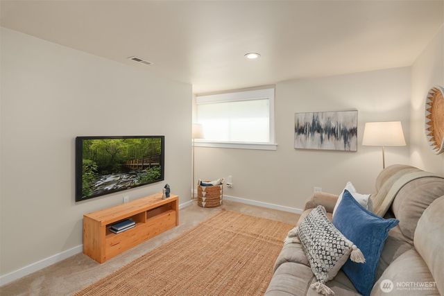 525 Mount Everest Lane SW, Issaquah, WA 98027