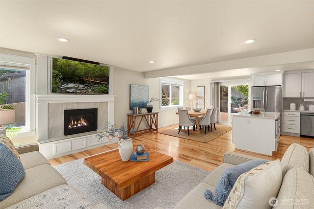 525 Mount Everest Lane SW, Issaquah, WA 98027