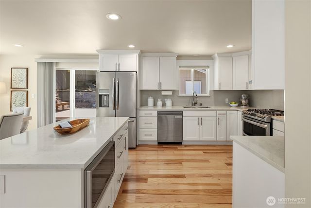 525 Mount Everest Lane SW, Issaquah, WA 98027