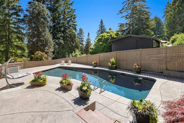 525 Mount Everest Lane SW, Issaquah, WA 98027