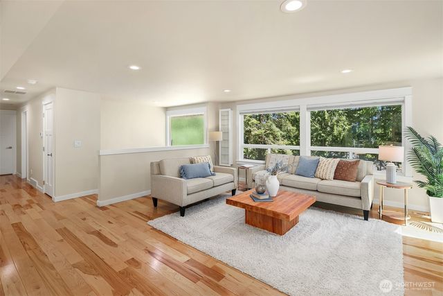525 Mount Everest Lane SW, Issaquah, WA 98027