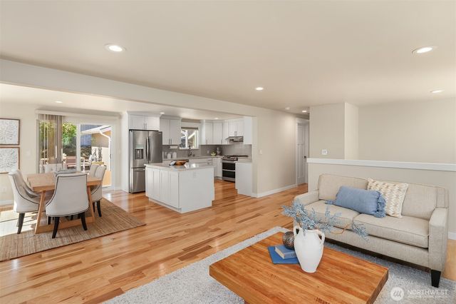525 Mount Everest Lane SW, Issaquah, WA 98027