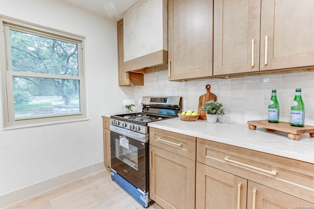 8708 GERONIMO DR, San Antonio, TX 78254