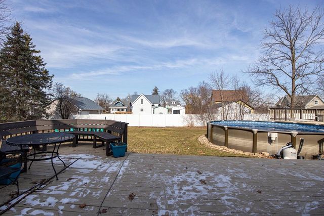 1567 OLD SCHOOL PLACE, Greenleaf, WI 54126