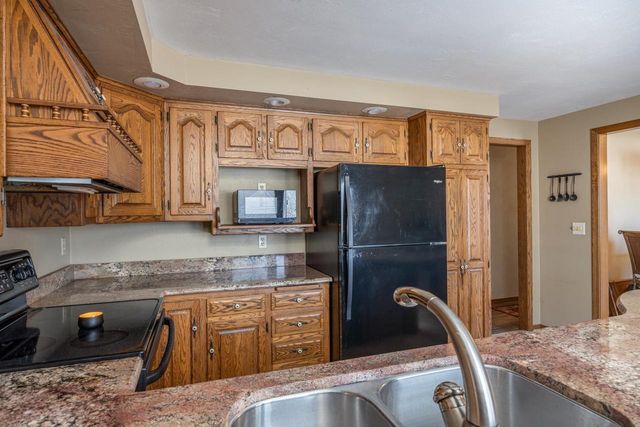 1567 OLD SCHOOL PLACE, Greenleaf, WI 54126