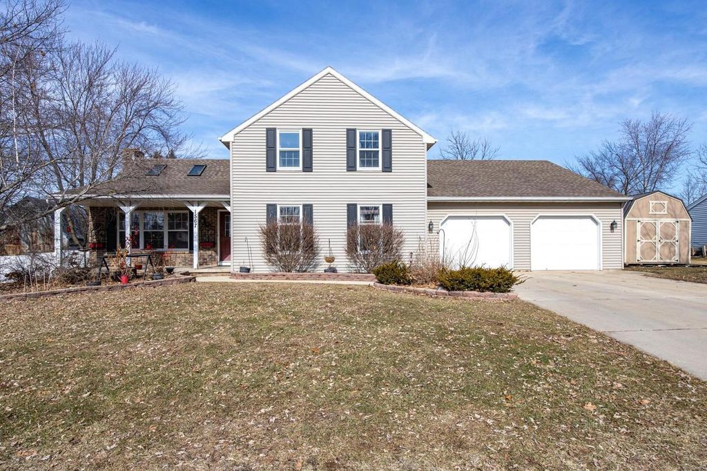 1567 OLD SCHOOL PLACE, Greenleaf, WI 54126