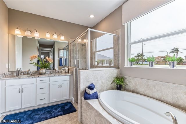 856 NE 6TH AVE, Cape Coral, FL 33909