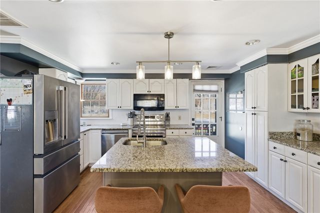 52 Viking Drive, Portsmouth, RI 02871