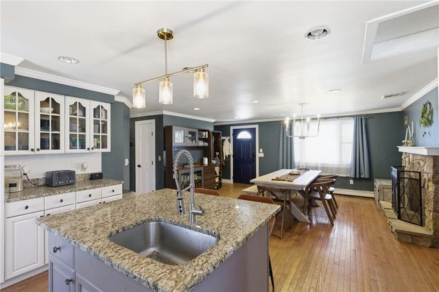 52 Viking Drive, Portsmouth, RI 02871