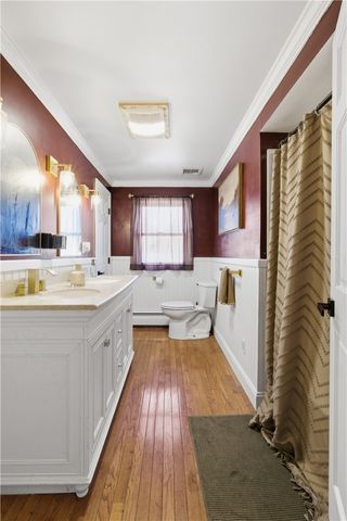 52 Viking Drive, Portsmouth, RI 02871