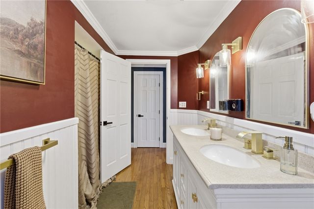 52 Viking Drive, Portsmouth, RI 02871