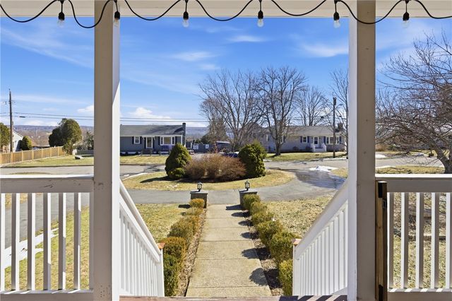 52 Viking Drive, Portsmouth, RI 02871