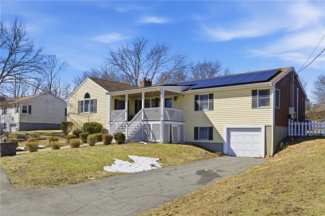 52 Viking Drive, Portsmouth, RI 02871