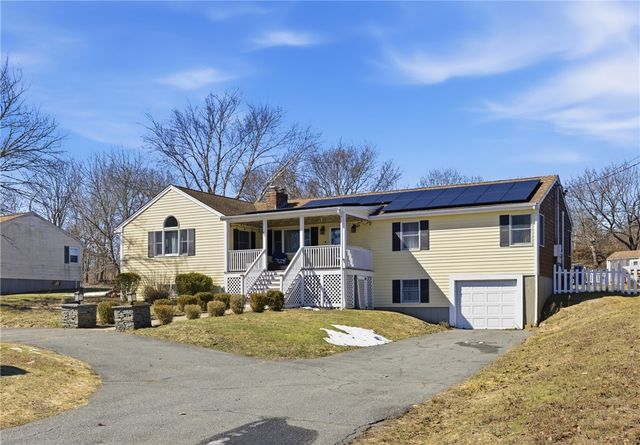 52 Viking Drive, Portsmouth, RI 02871