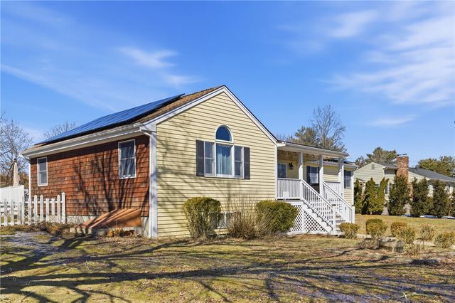 52 Viking Drive, Portsmouth, RI 02871
